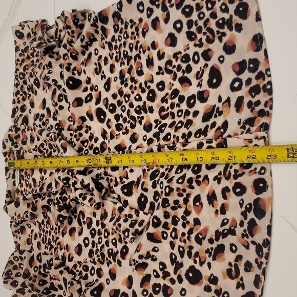 Cupcakes and Cashmere Blouse Cheeta print CA 35884 Womens Small - Picture 10 of 10